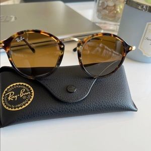 Ray ban round fleck tortoise brown